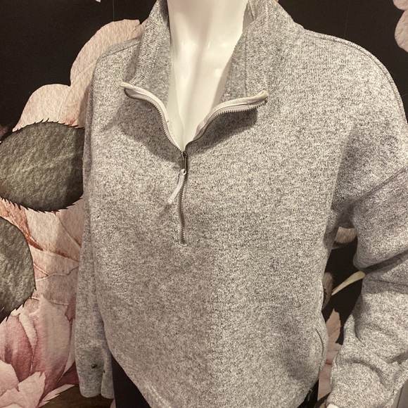 Fabletics Sweater / little crop - Picture 2 of 6